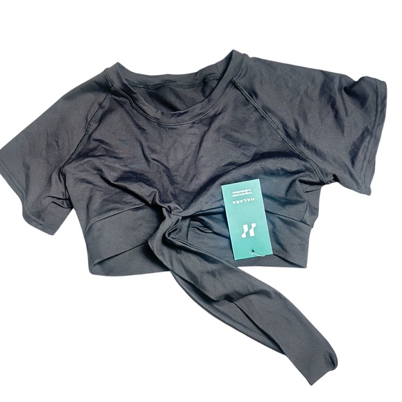 NWT Halara Black Athletic Cropped Athletic Tee with Crisscross Hem Size M - Picture 2 of 4